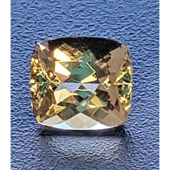Gorgeous 7.75 Carat Champagne Color Heliodor! - Picture 2 of 7